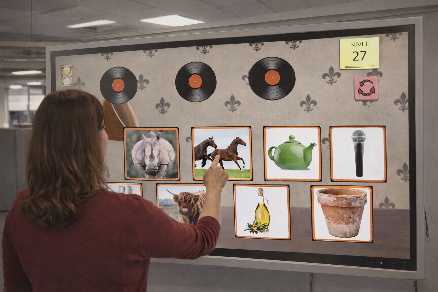 Collage de pizarras digitales con frutas, animales y objetos usadas en ejercicios de Rehametrics